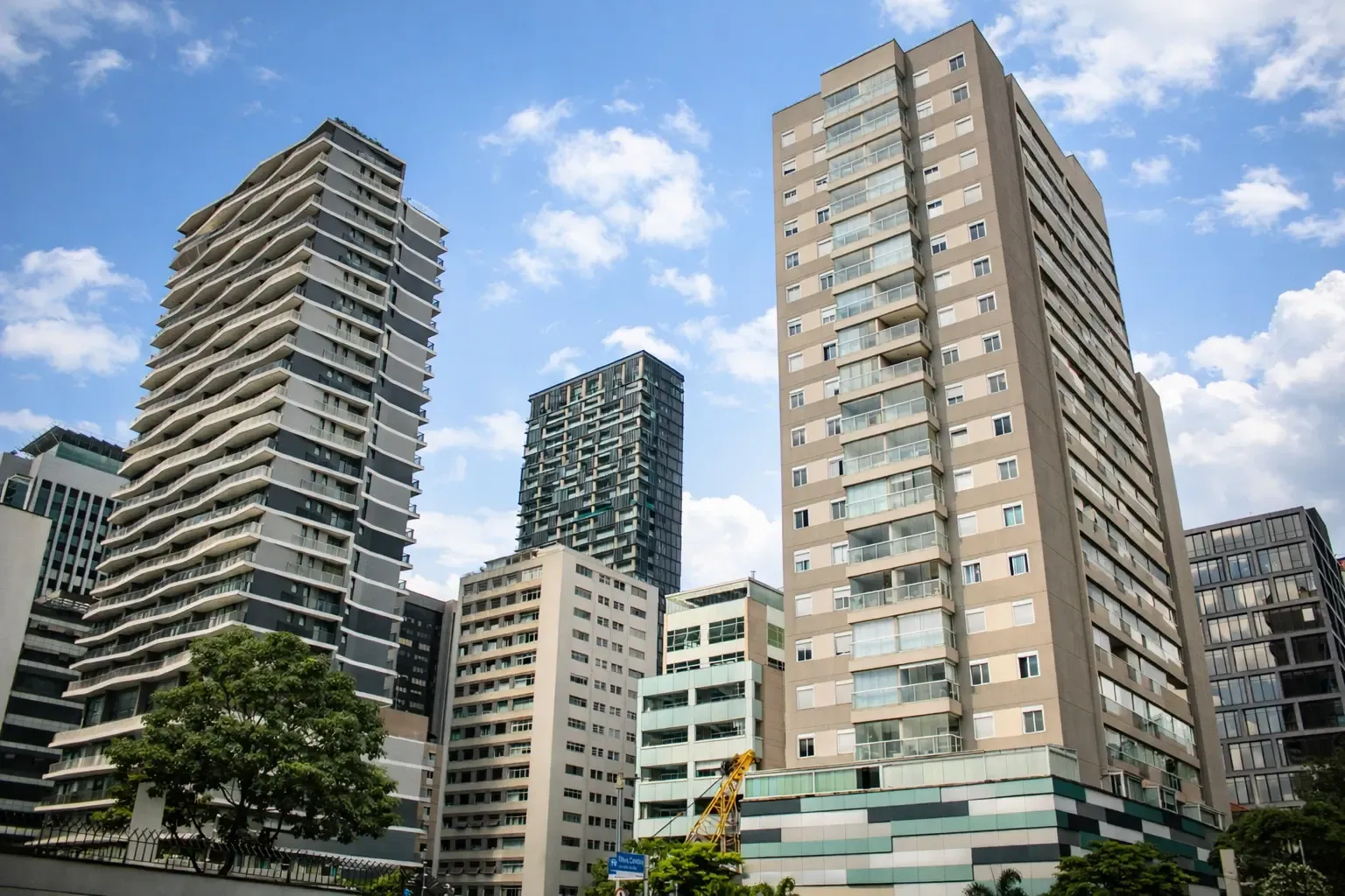 Modern residential towers under a blue sky in Pinheiros