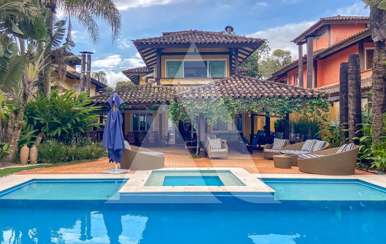 Casa em Condomínio em Camburizinho